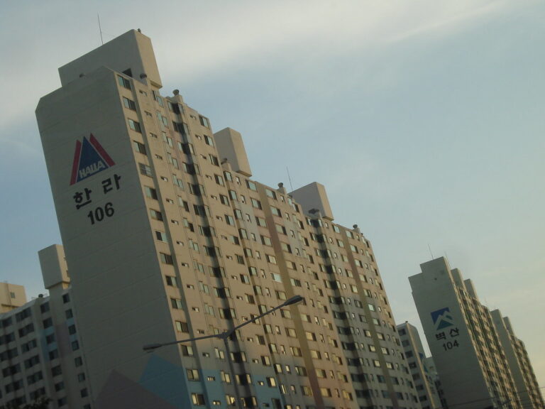 Apartment building 106 in Haeundae, Busan, South Korea