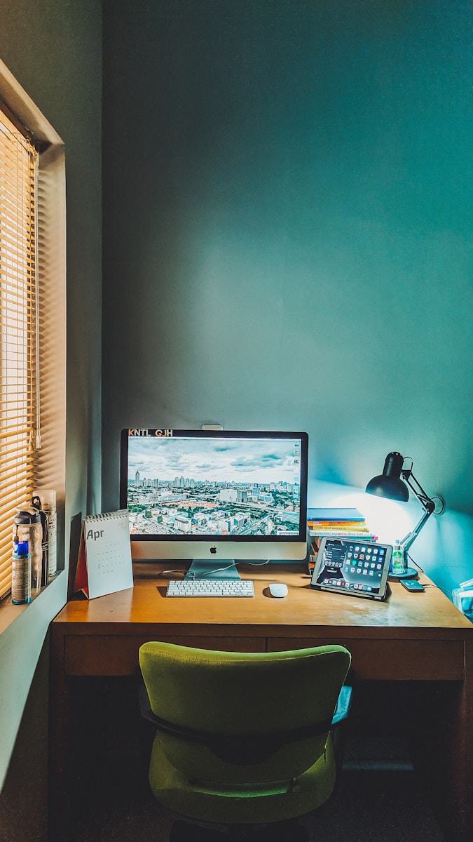 silver imac on brown wooden desk