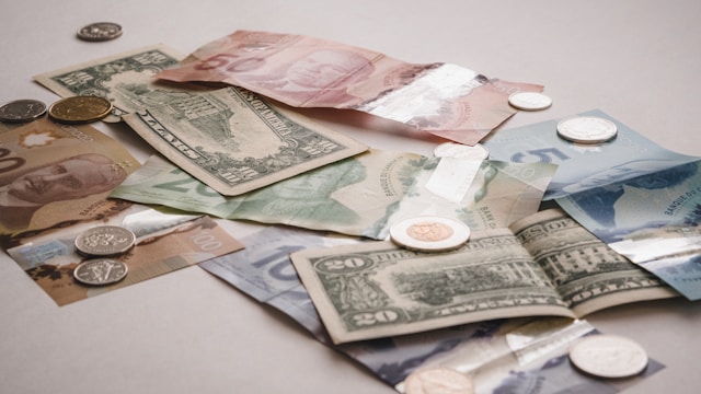 piggybank-bH6e_xFWE-4-unsplash (1)