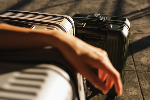 eminent-luggage-y_cczw0Uc6E-unsplash